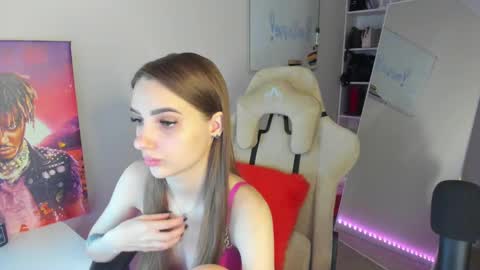 Snapshot of whole_eternity chatting on December 12, 4:04 am Abby online show from December 12, 4:04 am