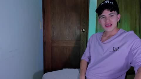 whos_he online show from December 20, 12:40 am