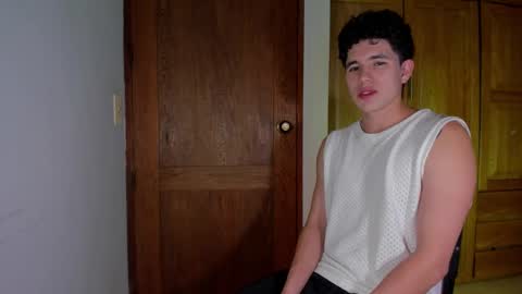 whos_he online show from January 7, 11:29 pm