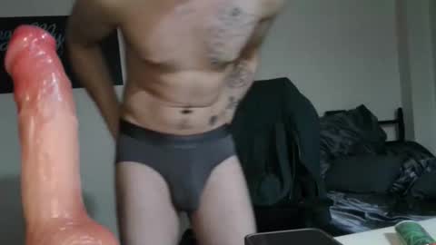 Snapshot of whosten0 chatting on January 9, 12:35 am whosten0 online show from January 9, 12:35 am