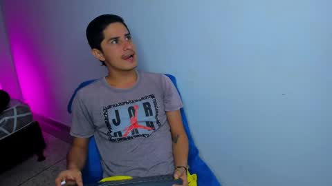 Snapshot of wickedboy_twink chatting on June 1, 8:10 pm JAISON online show from June 1, 8:10 pm