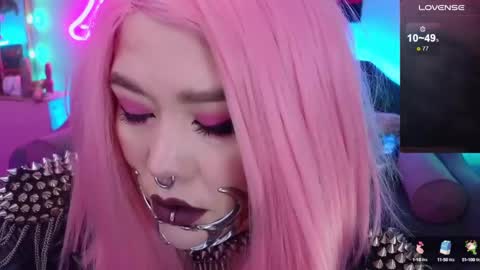 Laura  online show from December 11, 4:49 am