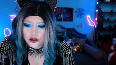 Laura  online show from December 28, 11:05 pm