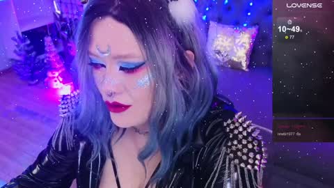 Laura  online show from January 1, 12:11 pm