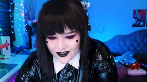 Laura  online show from February 13, 5:37 am