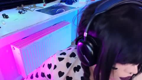 Laura  online show from March 5, 5:07 am