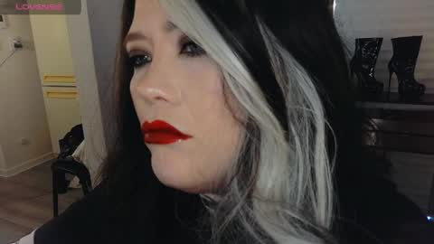 Laura  online show from April 15, 7:58 pm