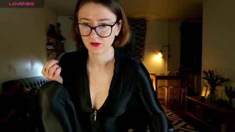 Snapshot of wild_peony chatting on October 9, 6:28 pm wild_peony online show from October 9, 6:28 pm