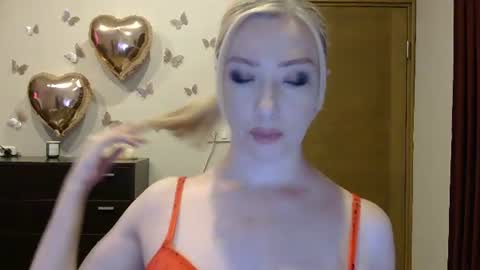 Snapshot of wild_silk_desire chatting on June 21, 3:47 pm Alina online show from June 21, 3:47 pm