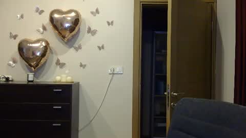 Snapshot of wild_silk_desire chatting on June 23, 5:55 pm Alina online show from June 23, 5:55 pm