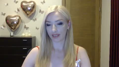 Snapshot of wild_silk_desire chatting on June 27, 4:56 pm Alina online show from June 27, 4:56 pm