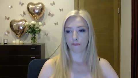 Snapshot of wild_silk_desire chatting on July 4, 4:46 pm Alina online show from July 4, 4:46 pm