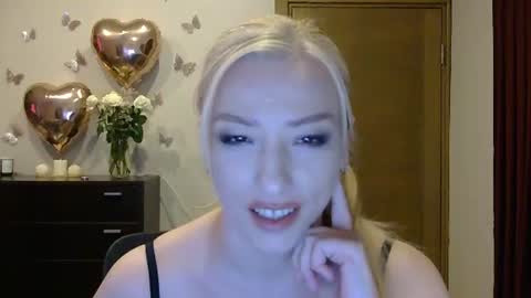 Snapshot of wild_silk_desire chatting on July 5, 4:25 pm Alina online show from July 5, 4:25 pm