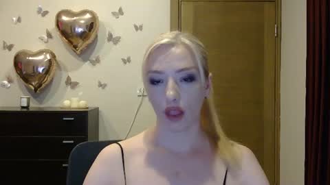 Snapshot of wild_silk_desire chatting on July 12, 5:04 pm Alina online show from July 12, 5:04 pm