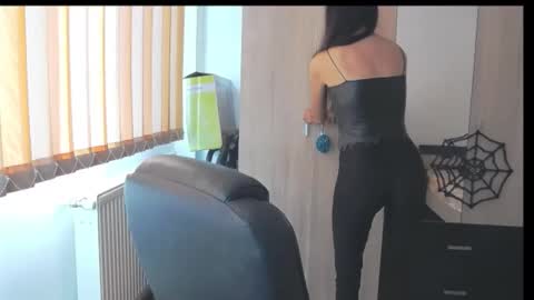 Bea online show from October 31, 10:05 am