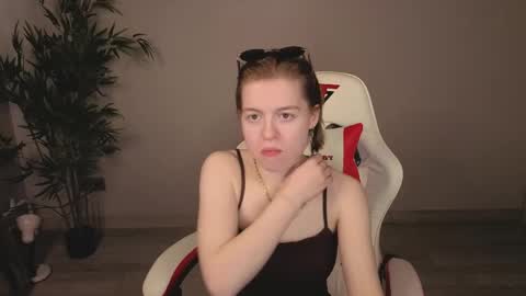 wildfoxysweet online show from May 13, 8:44 am