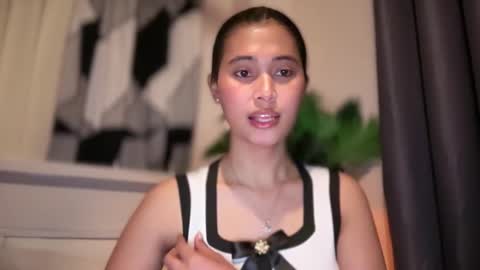 CHRISTINE online show from February 17, 12:45 pm