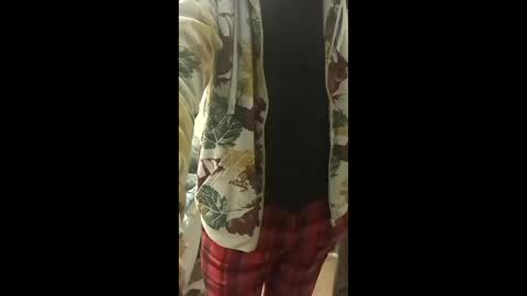 Snapshot of wildmanbobby chatting on December 21, 5:47 am bobby banks online show from December 21, 5:47 am