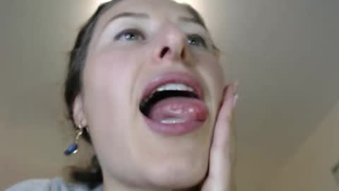 Snapshot of wildrose_l chatting on December 5, 1:36 am WildRose L - check my Pinned tweet if you dont see me online within 5 minutes after Ive sent email notifications online show from December 5, 1:36 am