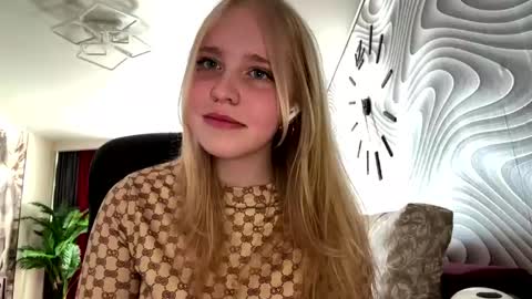 Anny online show from May 21, 1:18 pm
