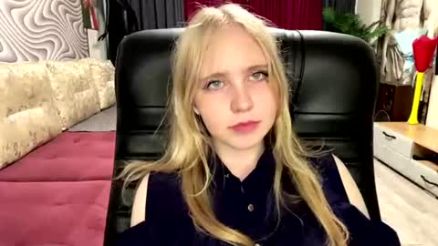Anny online show from June 14, 9:11 am