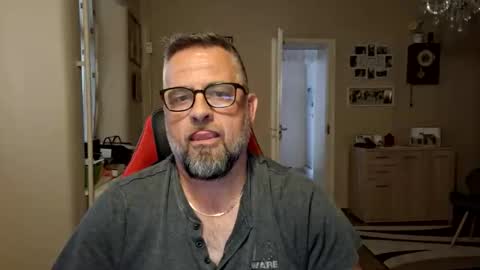 wilhelmus3 online show from May 14, 2:46 pm