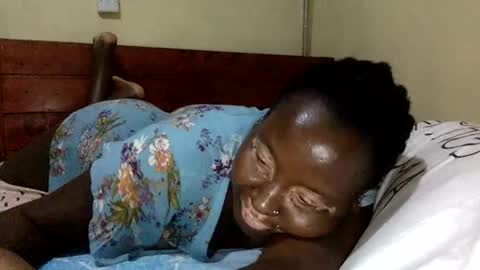 Snapshot of willa_sara chatting on March 1, 6:43 pm Willa Sara online show from March 1, 6:43 pm