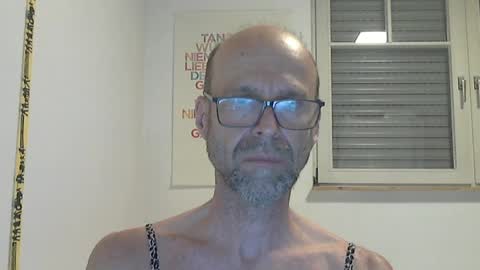 Snapshot of willbillbillwill chatting on March 30, 9:49 pm Lilian online show from March 30, 9:49 pm