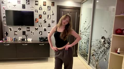 Olivia online show from April 8, 3:23 pm