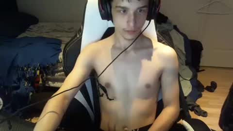 Snapshot of willfro_ chatting on October 15, 1:39 am willfro_ online show from October 15, 1:39 am