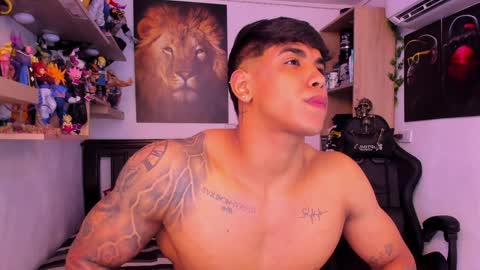 Snapshot of william_dracko9 chatting on December 9, 7:28 am Dracko online show from December 9, 7:28 am