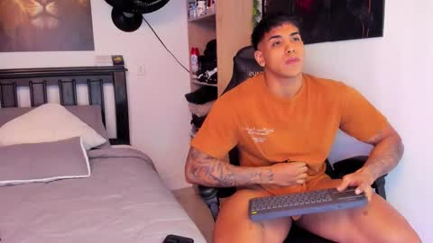 Snapshot of william_dracko9 chatting on October 24, 3:25 am Dracko online show from October 24, 3:25 am