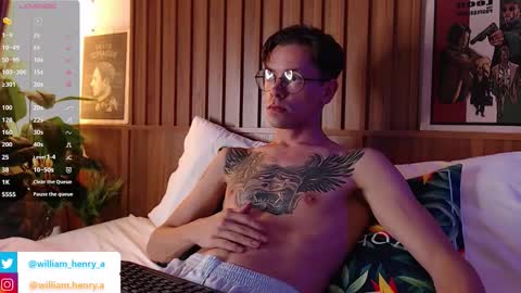 Snapshot of william_henry_a chatting on January 6, 6:33 pm William online show from January 6, 6:33 pm