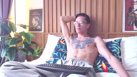 Snapshot of william_henry_a chatting on January 12, 5:56 am William online show from January 12, 5:56 am