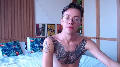 Snapshot of william_henry_a chatting on February 13, 8:43 am William online show from February 13, 8:43 am