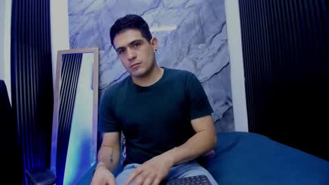 Snapshot of william_steel_ chatting on November 29, 3:42 am William Steel online show from November 29, 3:42 am