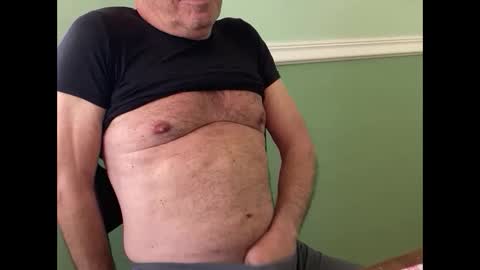 Snapshot of willirob chatting on March 3, 6:22 pm William online show from March 3, 6:22 pm