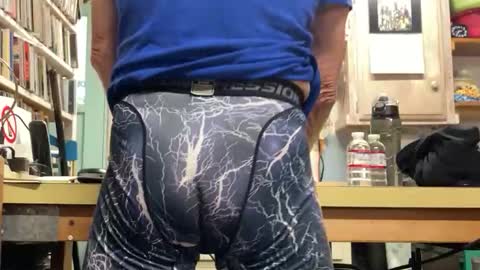 Snapshot of willirob chatting on December 13, 10:37 pm William online show from December 13, 10:37 pm