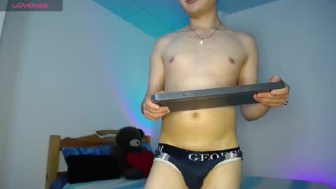 Snapshot of willmonkey chatting on December 12, 6:57 am willmonkey online show from December 12, 6:57 am