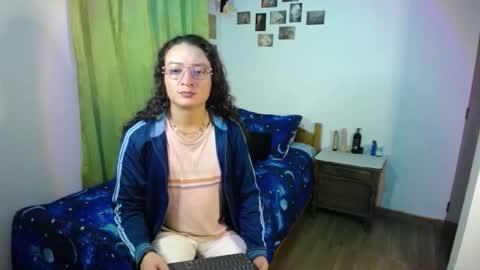 Snapshot of willmonkey chatting on October 25, 3:14 am willmonkey online show from October 25, 3:14 am