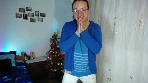 Snapshot of willmonkey chatting on December 20, 3:57 am willmonkey online show from December 20, 3:57 am