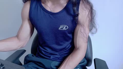 willy_veins online show from May 21, 1:18 pm