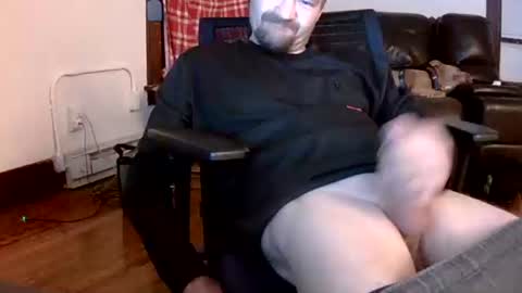 Snapshot of willydogg83 chatting on November 7, 6:57 am willydogg83 online show from November 7, 6:57 am