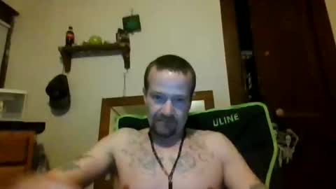 Snapshot of willydogg83 chatting on May 17, 1:25 am willydogg83 online show from May 17, 1:25 am