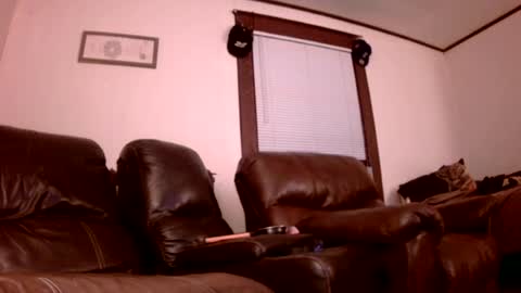 Snapshot of willydogg83 chatting on June 21, 2:03 am willydogg83 online show from June 21, 2:03 am