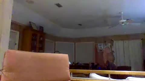 Snapshot of winedog2020 chatting on February 17, 6:21 am Gundja Man online show from February 17, 6:21 am