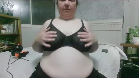 Winnie online show from April 14, 3:56 am