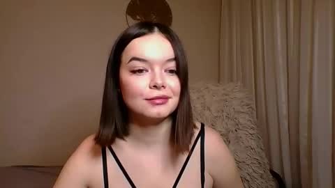 Snapshot of winter__white_rose chatting on October 23, 3:22 pm Emma online show from October 23, 3:22 pm