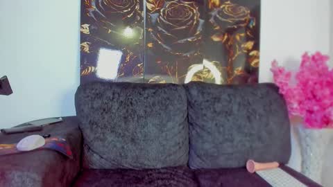 Snapshot of winy_hot chatting on February 24, 1:36 am winy_hot online show from February 24, 1:36 am