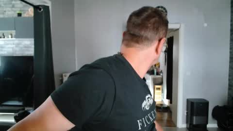 Snapshot of wirzwei8883 chatting on June 4, 10:32 am Dirty online show from June 4, 10:32 am